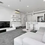 Qv Modern Waterfront 2-Bedroom Apartment - 079