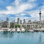 Qv Modern Waterfront 2-Bedroom Apartment - 079