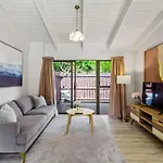 Family Retreat With Parking, Wi-Fi And Garden