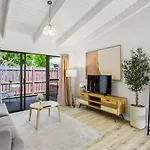Family Retreat With Parking, Wi-Fi And Garden