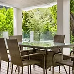 Forest View Apartment With Parking And Garden