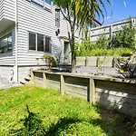 Forest View Apartment With Parking And Garden
