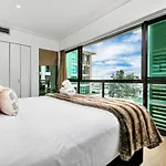 Glamorous Getaway - Heart Of The Viaduct \'Quays\'