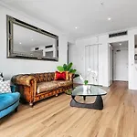 Glamorous Getaway - Heart Of The Viaduct \'Quays\'