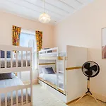 4Bed Spacious Villa In Chatswood