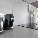 Albany Central Apartment