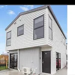 Private Double Bedroom With Attached Bathroom Near 12 Min To Auckland Airport