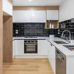 Private Double Bedroom With Attached Bathroom Near 12 Min To Auckland Airport