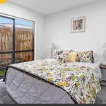 Private Double Bedroom With Attached Bathroom Near 12 Min To Auckland Airport