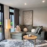 3 Bedroom Apartment In Newmarket