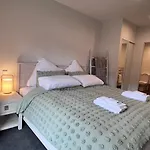 3 Bedroom Apartment In Newmarket