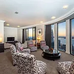 Qv Upscale Spacious Apt W/ Parking & Wifi 1038