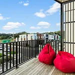 3 Bedroom Stunner In Hobsonville - Wifi - Netflix
