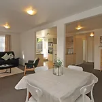 2 Bed Apartment In Kingsland - Free Wifi And Parking