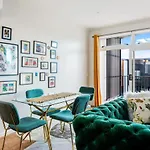 3 Bedroom Stunner In Hobsonville - Wifi - Netflix