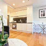 Spacious One Bedroom Apartment In Newmarket