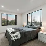 Jupiter St Holiday Home No 5