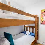 Homespun Haven 4 Bedroom With Parking And Patio