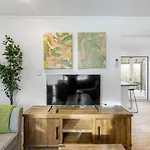 Homespun Haven 4 Bedroom With Parking And Patio