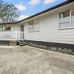Homespun Haven 4 Bedroom With Parking And Patio