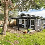 Large Room With Ensuite In Leafy Surrounds