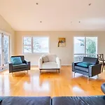 Large Room With Ensuite In Leafy Surrounds