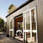 Container Cottage Auckland Airport