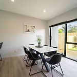 Modern Sunnyhills Town House