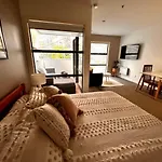 Studio Apartment In Auckland Cbd