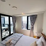 Spacious Magnificent Sea Views Front Of Sky Tower