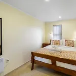 Coastal Retreat Unit Close To Beach