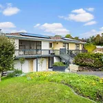 Coastal Retreat Unit Close To Beach