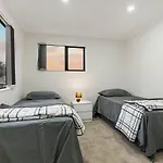 Jupiter St Holiday Home No 4