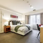 Lovely Studio Room In Prime Location!