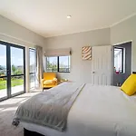 Family Friendly Oceanview Howick Home - Pets+