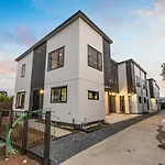 Jupiter St Holiday Home No 1