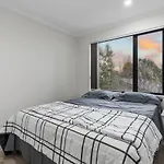Jupiter St Holiday Home No 1