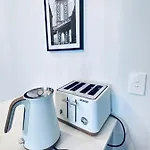 Stylish Industrial Holiday House In Pakuranga Free Wifi Netflix