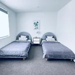 Stylish Industrial Holiday House In Pakuranga Free Wifi Netflix