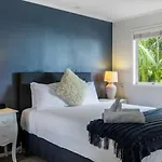 Coastal Getaway With Seaview And Deck