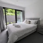 Private Room With Ensuite & Garden Epsom
