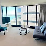 Magnificent Harbour View Skytower View Apartment In Cbd