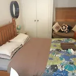 1 Queen Bed And 1 Sofa Bed, Studio B, 25 Glenfell Place, Epsom, Auckland