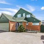 Private And Sunny 3-Bedroom Home With Parking