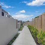 Mission Bay Luxurious 3Br Townhouse Auckland