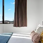 Qv Spacious Apartment