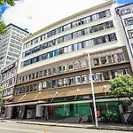 Qv Spacious Apartment