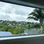 7Br 3Bh Beach Escape. 2 Min To Browns Bay Beach