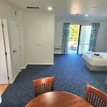 Botany Palms Motel