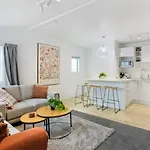Calgary Cottage With Air Con